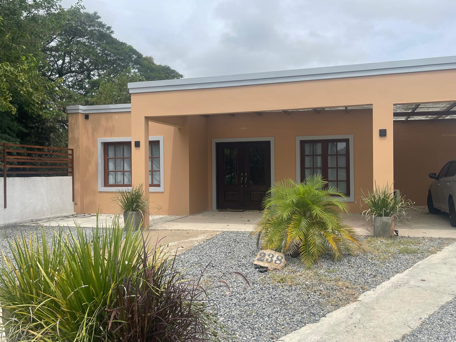 Excelente casa en venta en Real de San Carlos